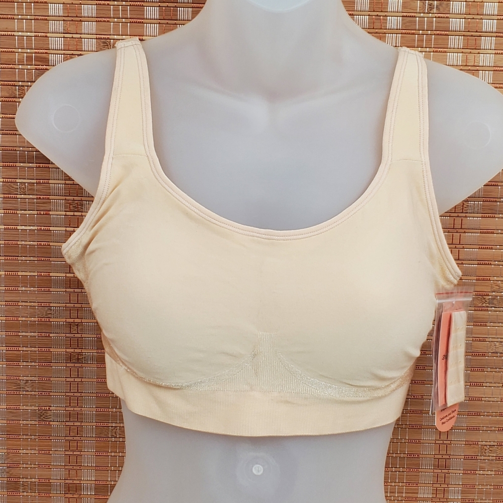 ♡ Shapermint Everyday Comfort Straps Wireless Shaping Bra Size Medium in Tan